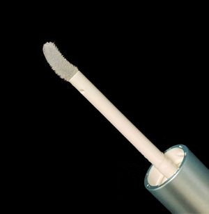 スカルプDボーテ ピュアフリーアイラッシュセラムのチップの形状を分かりやすく