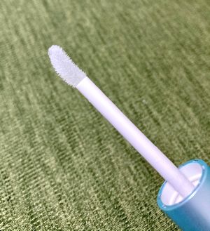 スカルプDボーテ ピュアフリーアイラッシュセラムのチップの形状が塗りやすい